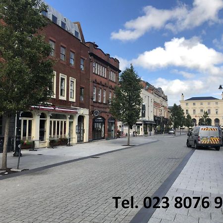 Honest City Centre Apartment 2 Southampton Bagian luar foto